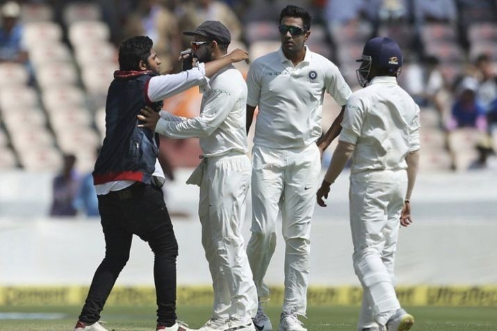 Fan breaches security, tries to kiss Virat Kohli during live match
