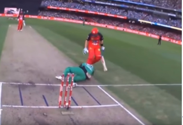 watch top 5 bizarre run outs in cricket WATCH: TOP 5 BIZARRE RUN-OUTS IN CRICKET