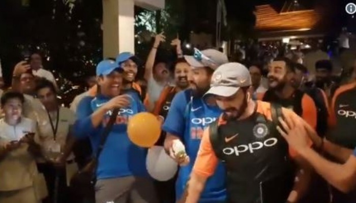 watch dhoni laughs out loud like a kid after playing balloon prank on rohit sharma WATCH: Dhoni laughs out loud like a kid after playing balloon prank on Rohit Sharma