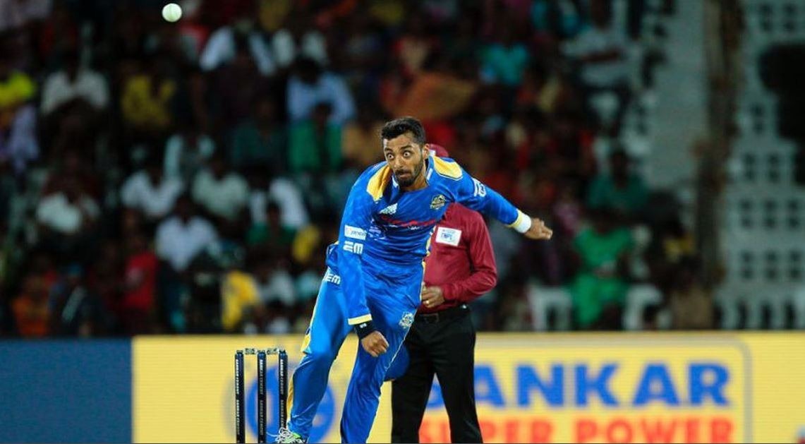 How does IPL's new find Varun Chakravarthy bowl?