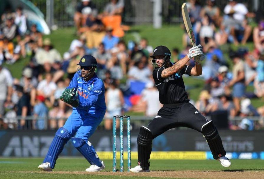 T20 World Cup 2021: Jimmy Neesham Explains Why He Wasn't Celebrating After New Zealand Beat England In Semi-Final Clash Jimmy Neesham: न्यूझीलंडच्या जिमी नीशमची थेट एमएस धोनीशी तुलना, सेमीफायनलमधील 'या' दृष्यांनी वेधलं सर्वांच लक्ष