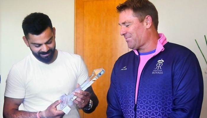 virat kohli receives sportstars sportsman of the year award by shane warne Virat Kohli receives Sportstar's Sportsman of the Year Award by Shane Warne