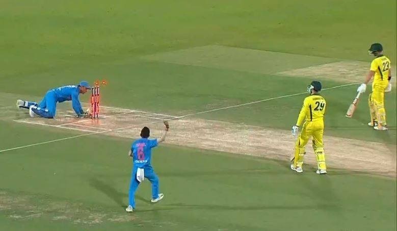 LIVE INDvsAUS 1st T20I: Richardson, Cummins hold on to clinch a last-ball win for Australia