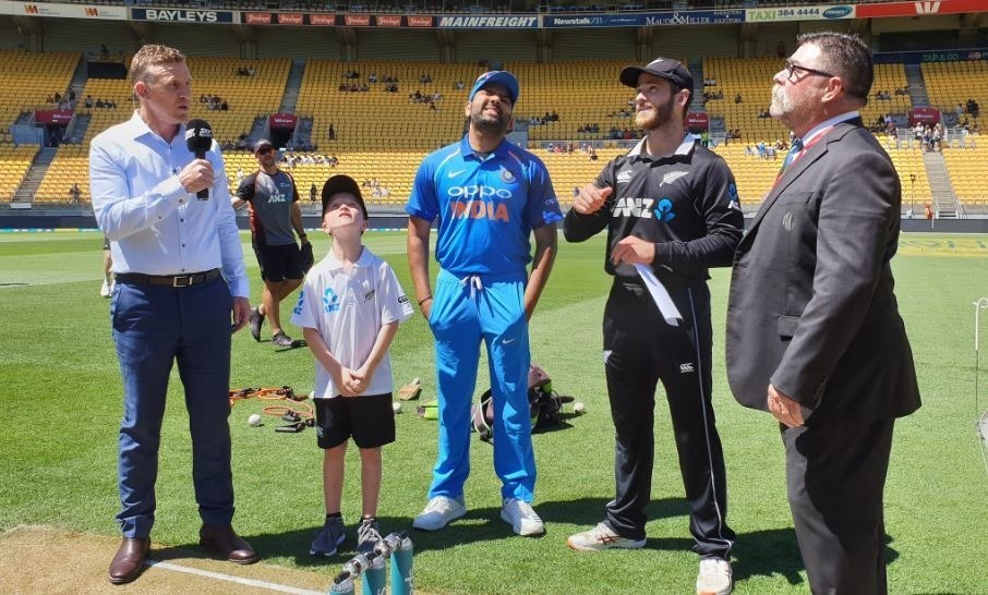 India opt to bat; Dhoni, Shami, Shankar come back in the playing XI