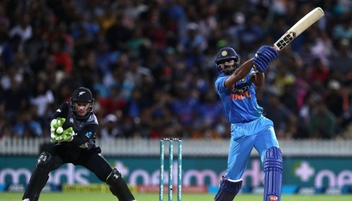learnt the art of chasing from ms dhoni says vijay shankar Learnt the 'art of chasing' from MS Dhoni, says Vijay Shankar