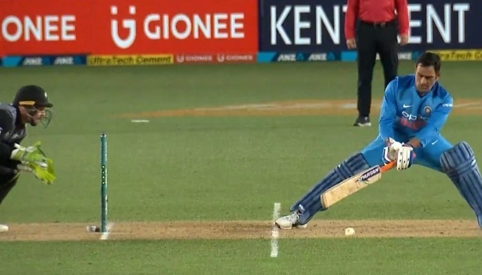 watch dhonis moment of brilliance against new zealand WATCH: Dhoni's 'moment of brilliance' against New Zealand