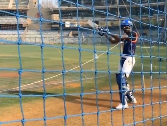 Hardik Pandya announces return with helicopter shot