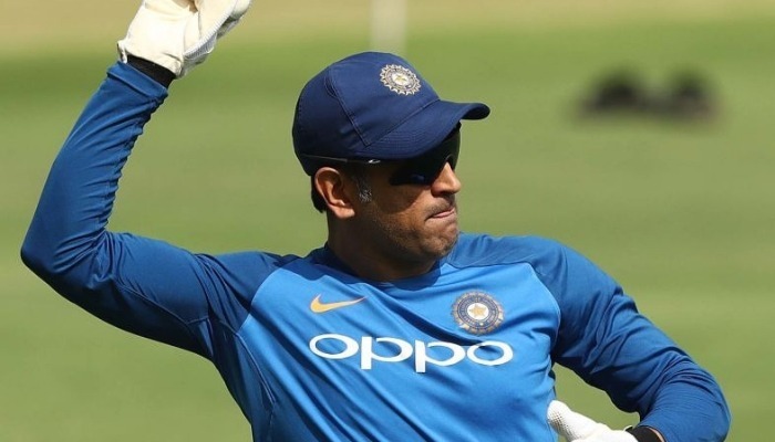 ind vs aus dhoni injured during practice session likely to miss out on 1st odi IND vs AUS: Dhoni injured during practice session, likely to miss 1st ODI