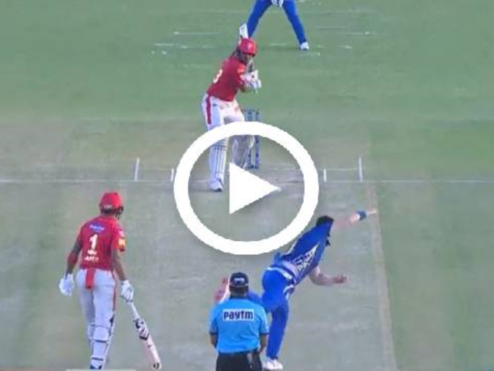Chris Gayle hits a colossal SIX, completes 300 sixes in IPL