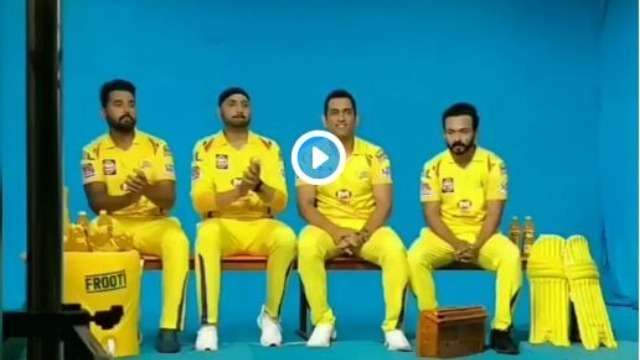 watch dhoni harbhajan singh kedar jadhav dance on chennai super kings team anthem WATCH: Dhoni, Harbhajan Singh, Kedar Jadhav dance on Chennai Super Kings’ team anthem