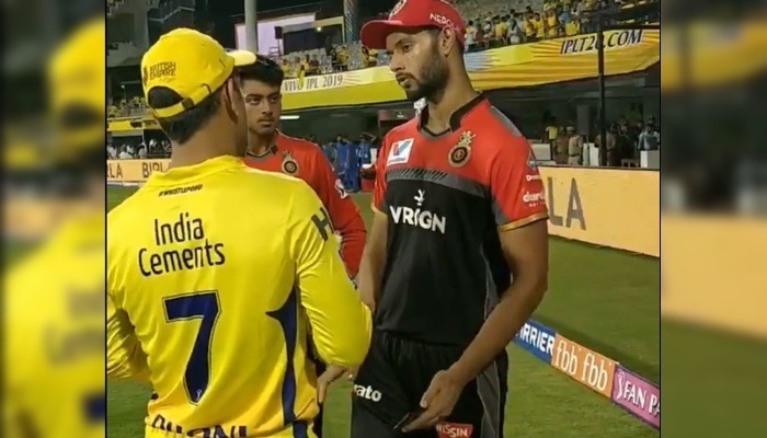 watch thala ms dhonis masterclass fuels rcb youngsters WATCH: 'Thala' MS Dhoni's masterclass fuels RCB youngsters