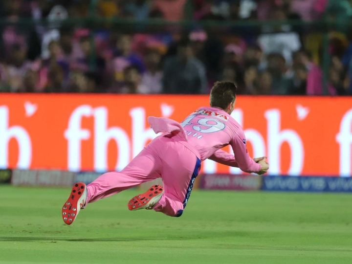 watch steve smiths stunning catch prevents david warners record 6th consecutive fifty WATCH: Steve Smith's stunning catch prevents David Warner's record 6th consecutive fifty