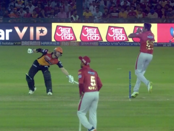 WATCH: Here's how Warner cleverly avoids Ashwin's mankading WATCH: Here's how Warner cleverly avoids Ashwin's mankading