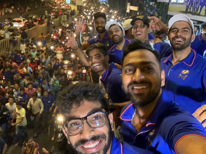 watch rohit sharma co make victory parade in open bus across mumbai streets WATCH: Rohit Sharma & Co go for victory parade in open bus across Mumbai streets