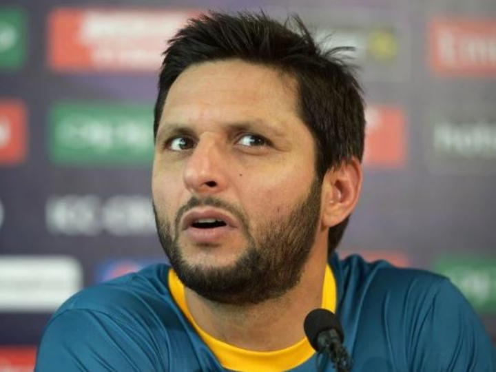 Afridi finally reveals his real age, slams bowling great Waqar Younis