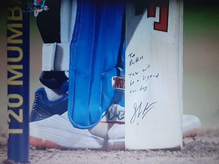 'You'll be legend one day': Dhawan gifts his bat to Prithvi Shaw with special message