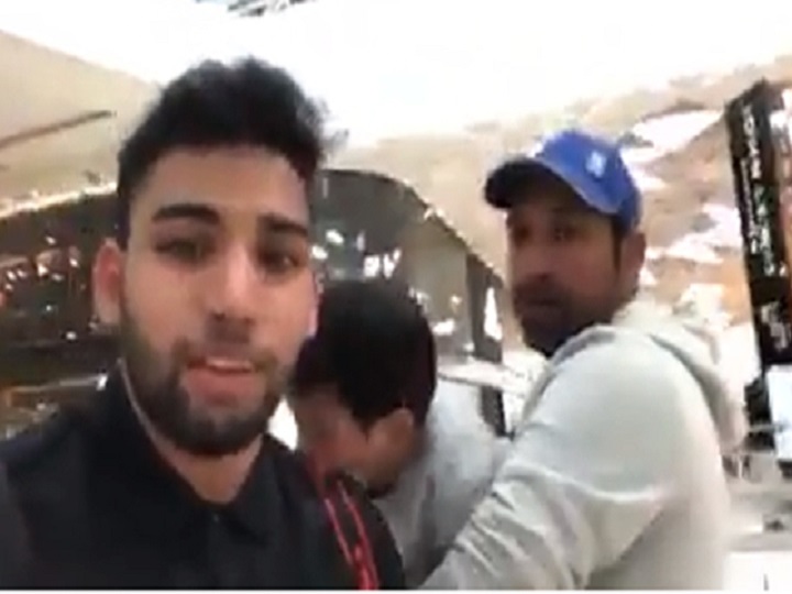 world cup 2019 pakistan fan behaves disgracefully with sarfaraz ahmed body shames him in mall World Cup 2019: Pakistan fan behaves disgracefully with Sarfaraz, body shames him in mall