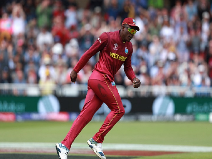 watch sheldon cottrell pulls of stunning one handed catch to dismiss steve smith WATCH: Sheldon Cottrell pulls of stunning one handed catch to dismiss Steve Smith