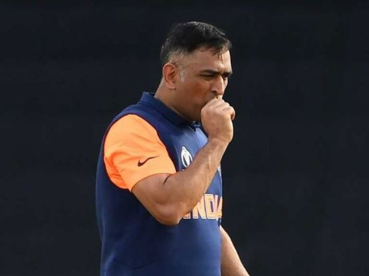 world cup 2019 fans hail dhoni after his blood spitting pictures goes viral World Cup 2019: Fans hail Dhoni after his blood-spitting pictures goes viral