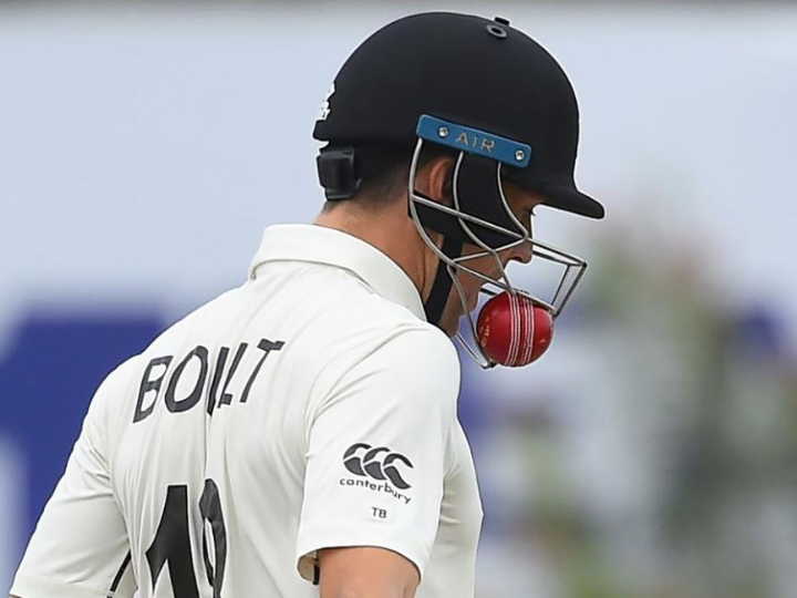 watch boult tries to dodge sri lankan fielders after ball gets trapped in his helmet WATCH: Boult Tries To Dodge Sri Lankan Fielders After Ball Gets Trapped In Helmet