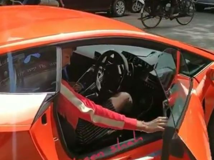 watch pandya brothers spotted in orange lamborghini worth rs 3 73 crore WATCH: Pandya Brothers Spotted In Orange Lamborghini Worth Rs 3.73 Crore