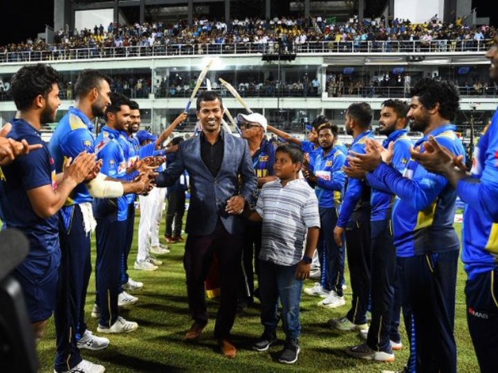 Nuwan Kulasekara Gets Felicitated By SLC For His Contribution To Cricket