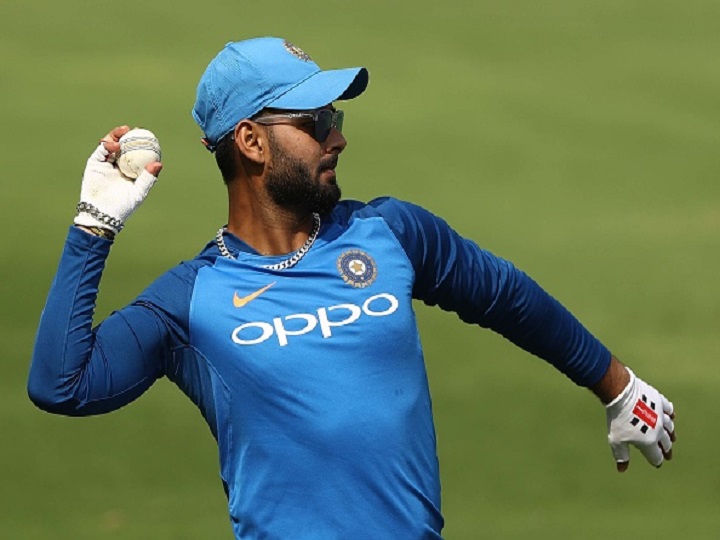 icc world cup 2019 rishabh pant flies off to england may replace shikhar dhawan ICC World Cup 2019 : रिषभ पंत इंग्लंडला रवाना, धवनच्या जागी संधी मिळण्याची शक्यता