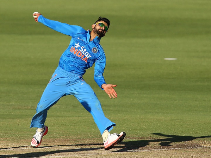 indian skipper virat kohli doing bowling practice during training session ...तर विराट कोहली वर्ल्डकपमधील सामन्यात गोलंदाजी करणार