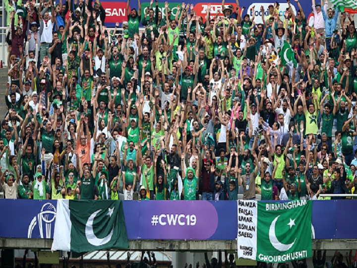 world cup 2019 team india lose against england pakistani fans reaction on social media World cup 2019 | भारताच्या पराभवामुळे पाकिस्तानी फॅन्स भडकले