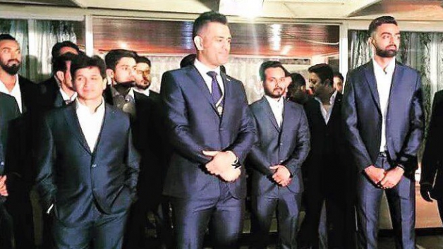 इंडिया हाउस में कप्तान धोनी की दिल छू लेने वाली बात इंडिया हाउस में कप्तान धोनी की दिल छू लेने वाली बात