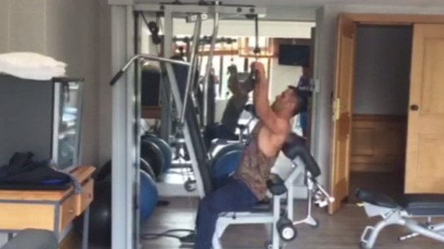 सामने आया धोनी के फिटनेस का राज dhoni training hard in gym 3557 सामने आया धोनी के फिटनेस का राज