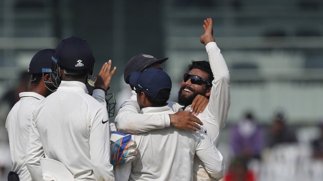 ravindra jadeja s 5 fer destroys england india needs three wickets for 4 0 win 7284 INDvsENG: जडेजा की फिरकी फसा इंग्लैंड, जगी जीत की उम्मीद