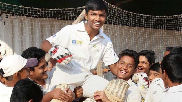 cricketer pranav dhanawade protests copter landing on ground 7232 वर्ल्ड रिकॉर्डधारी प्रणव धनावड़े के साथ पुलिस ने की धक्कामुक्की!