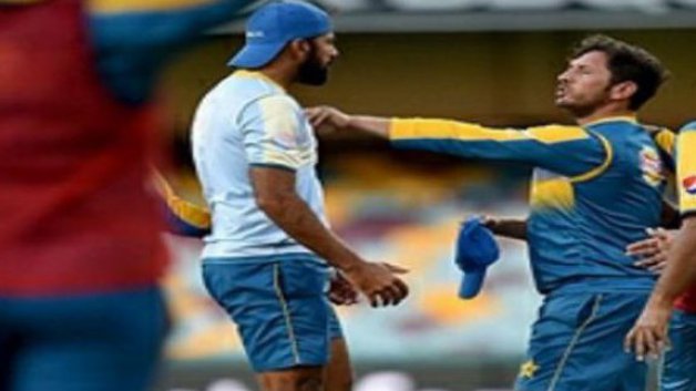 pakistani player fight each other during practice session 7154 आपस में भिड़े पाकिस्तानी क्रिकेटर, बोर्ड ने किया तलब