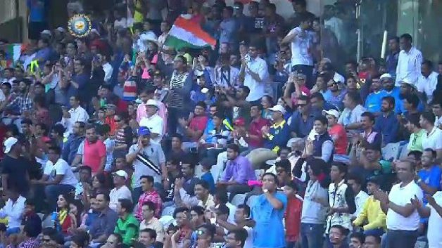 INDvsENG: दर्शकों से खचाखच भरा वानखेड़े स्टेडियम INDvsENG: दर्शकों से खचाखच भरा वानखेड़े स्टेडियम