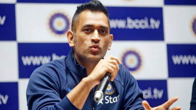 धोनी ने मोबाइल कंपनी पर नाम के दुरूपयोग का आरोप लगाया dhoni alleges misuse of name by mobile company 8014 धोनी ने मोबाइल कंपनी पर नाम के दुरूपयोग का आरोप लगाया