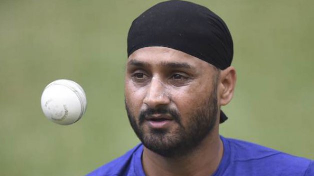 harbhajan singh cannot understand karun nair s absence from the indian team 7622 हरभजन सिंह ने ट्वीट कर टीम इंडिया के चयन पर उठाया सवाल, बाद में किया डिलीट!