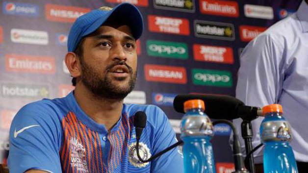 dhoni did not give up india captaincy he was asked to quit 7634 मर्जी नहीं 'मजबूर' होकर छोड़ी धोनी ने टीम इंडिया की कप्तानी!