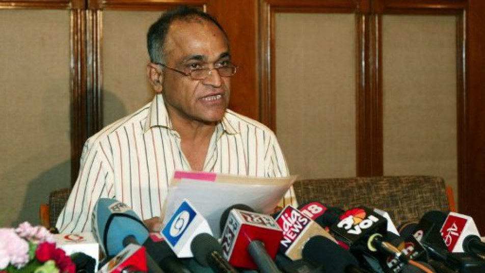 मैं बाहर हुआ, इस्तीफा देने की जरूरत नहीं: निरंजन शाह i am out there is no need to resign niranjan shah 7556 मैं बाहर हुआ, इस्तीफा देने की जरूरत नहीं: निरंजन शाह