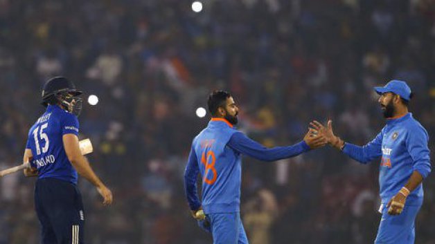 india beat england by 15 runs in thrilling 2nd odi take 2 0 series lead 7840 INDvsENG: युवी-धोनी के धमाके से भारत ने इंग्लैंड के खिलाफ 2-0 से जीती सीरीज़