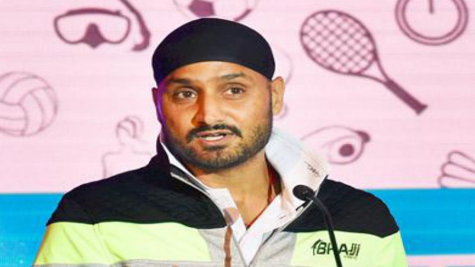 cricket australia trolls harbhajan for his 4 0 whitewash prediction 8531 ऑस्ट्रेलियाई टीम की हार की भविष्यवाणी पर हरभजन हुए ट्रॉल