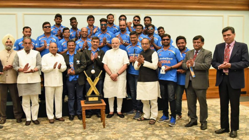 narendra modi meets india s t20 world cup winning blind cricket team 8559 प्रधानमंत्री मोदी ने भारतीय दृष्टिबाधित क्रिकेट टीम से की मुलाकात