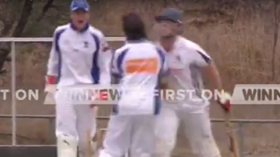 video this epic cricket fight in australia gets batsman fielder massive 8791 VIDEO: आस्ट्रेलिया में मैच के दौरान भिड़े क्रिकेटर