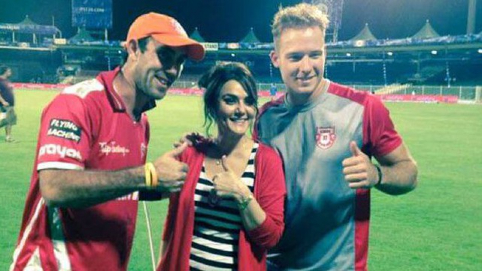 IPL10: IPL शुरू होने से पहले किंग्स इलेवन पंजाब का होम ग्राउंड होलकर स्टेडियम सील