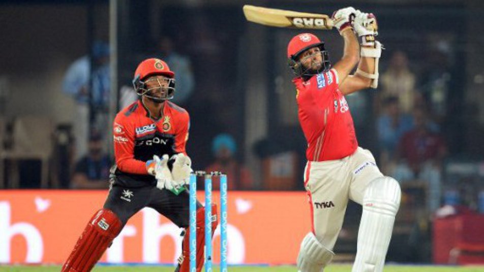 KXIPvsRCB: डीविलियर्स पर भारी पड़ी आमला की पारी, 8 विकेट से पंजाब की शानदार जीत