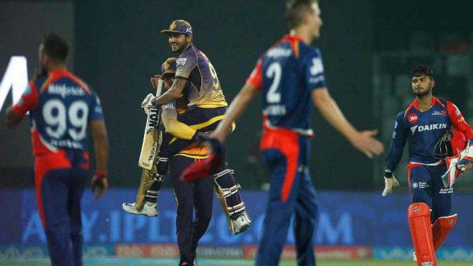 ddvskkr kolkata knight riders beat delhi daredevils by 5 wicket 9435 DDvsKKR: आखिरी ओवर के रोमांच के बीच मनीष पांडे बने KKR की जीत के हीरो