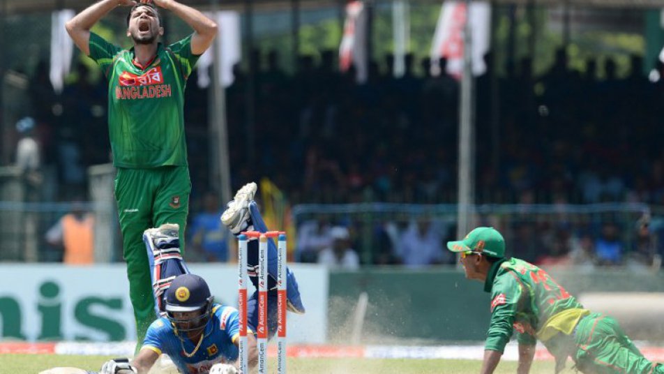 slvsban mortaza gets one match suspension for slow over rate 9108 SLvsBAN: स्लो ओवर रेट के लिए मशरफे मुर्तजा पर लगा एक मैच का बैन