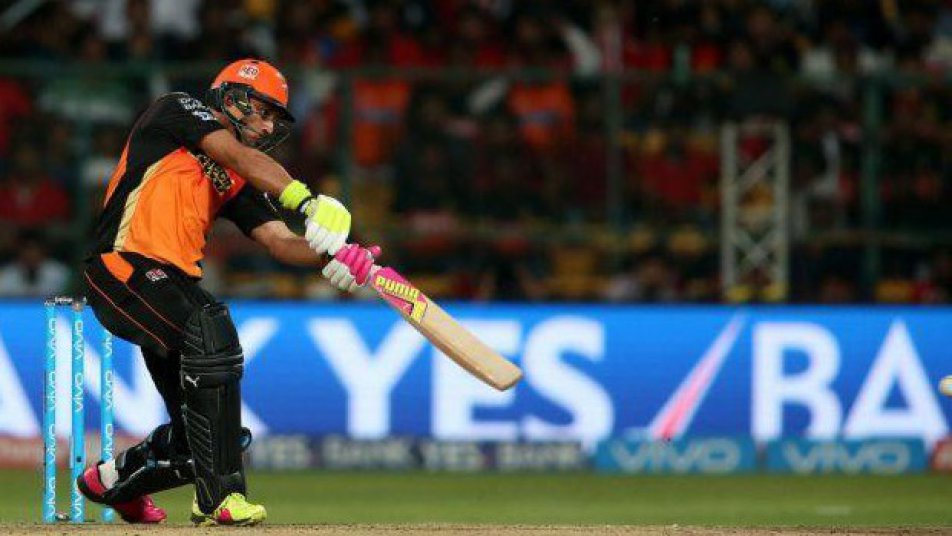 SRHvsRCB: युवराज सिंह के IPL इतिहास के सबसे तेज़ अर्धशतक से हैदराबाद ने बनाए 207 रन