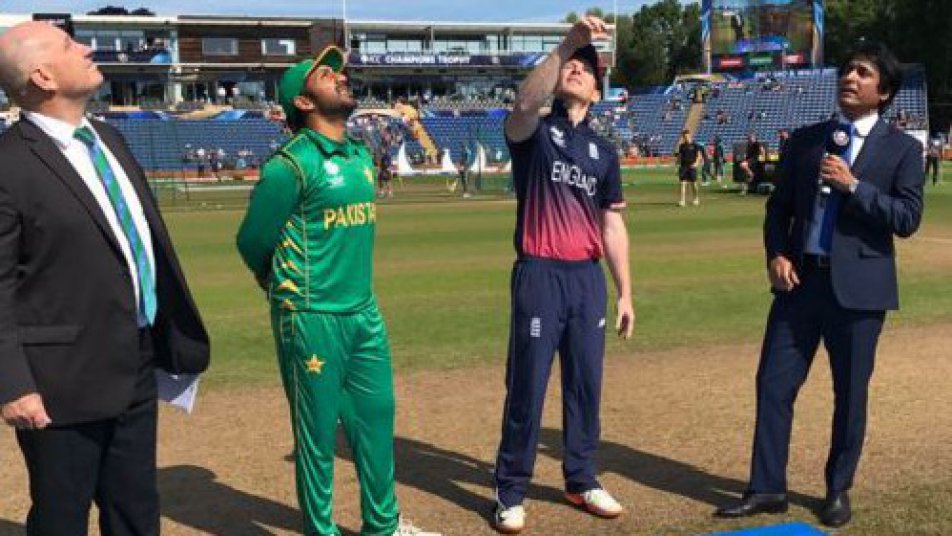 engvspak pakistan won the toss and elect to ball first 10502 ENGvsPAK: पहले सेमीफाइनल मुकाबले में पाकिस्तान ने टॉस जीतकर चुनी गेंदबाजी