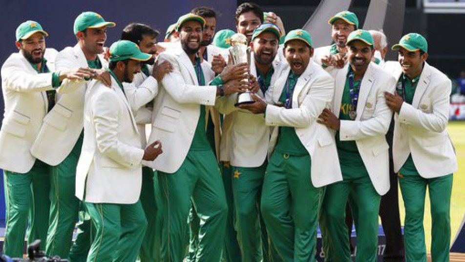 pakistan players turning instant millionaires after ct win 10643 जानिए, चैंपियंस ट्रॉफी जीतने पर पाक खिलाडियों को कितने करोड़ मिले, ईनाम-बोनस अलग